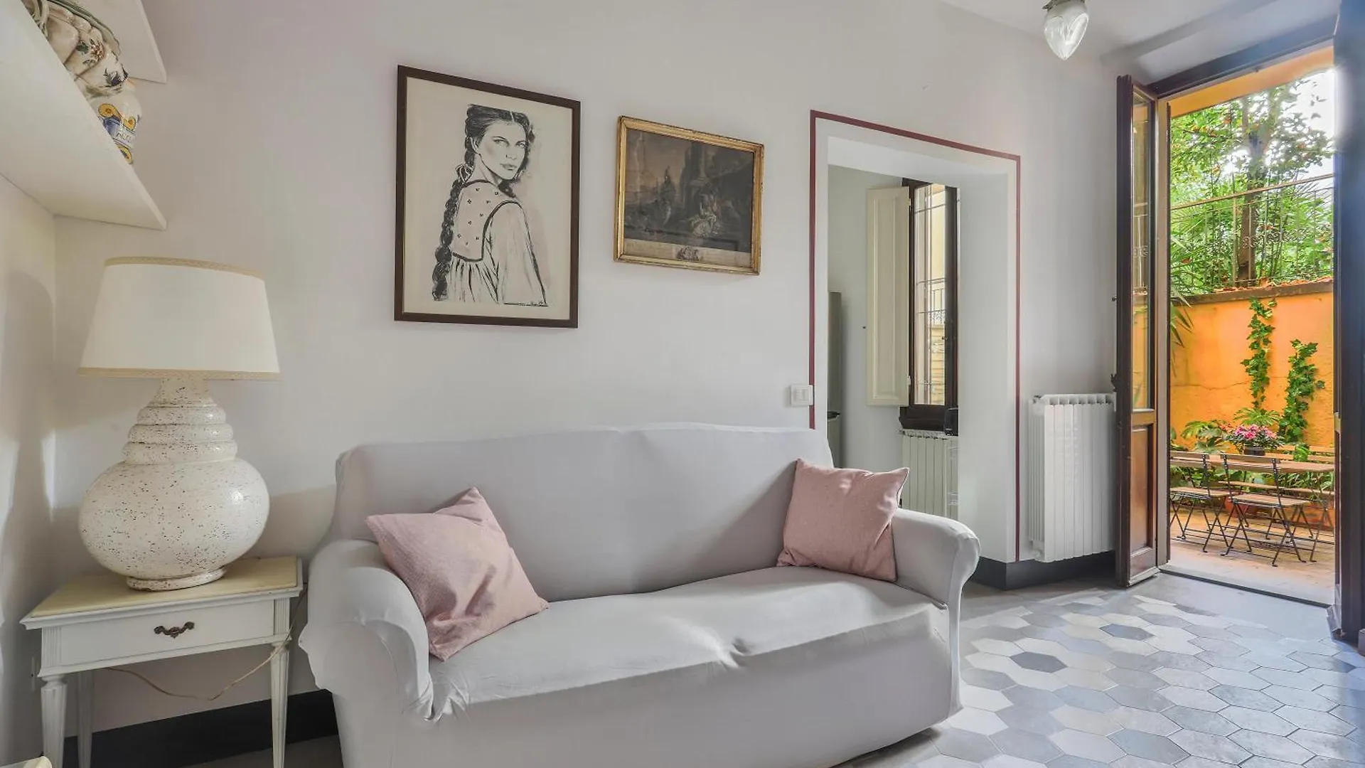 One-Bedroom Apartment With Patio Firenze